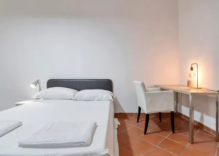 Fine Arts - Tv 40' Hd Netflix Prime Dazn * بولونيا